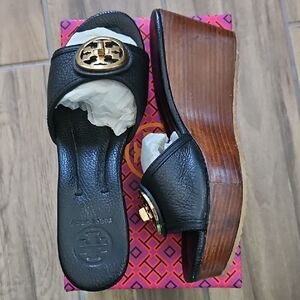 Tory Burch Gold Medallion Wedge Slide Tumbled Black Leather Sandals Size 7
